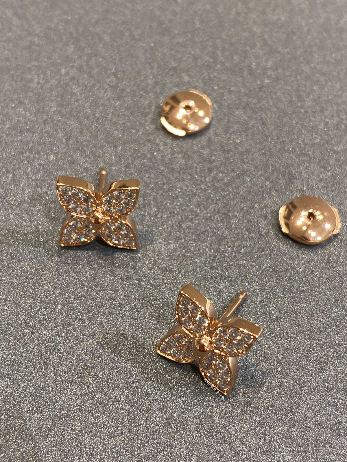 Mysitc STAR DIAMOND EARRINGS