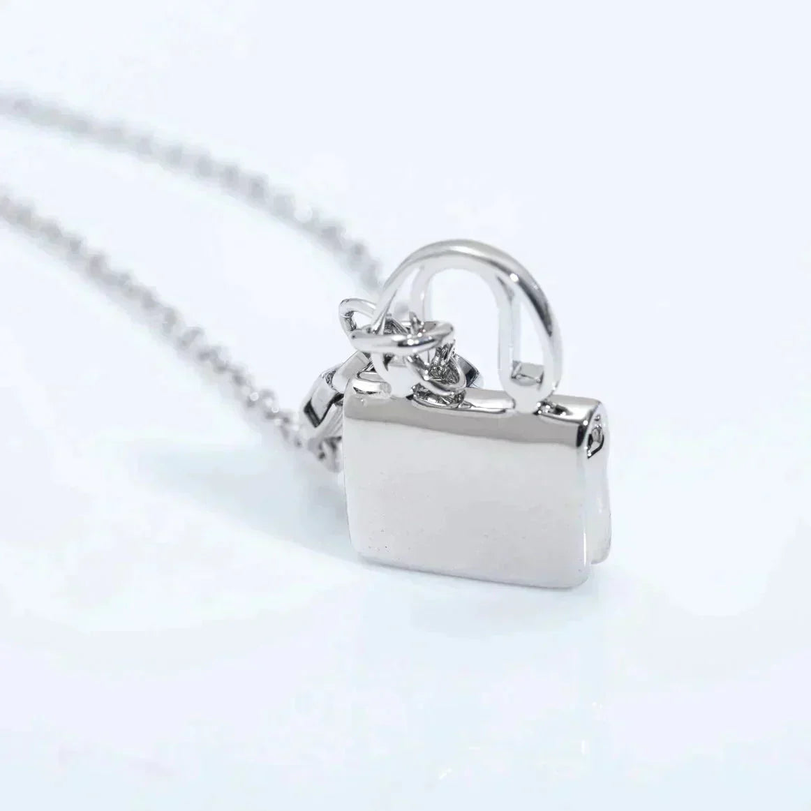 Mysitc AMULETTE PEDANT SILVER NECKLACE