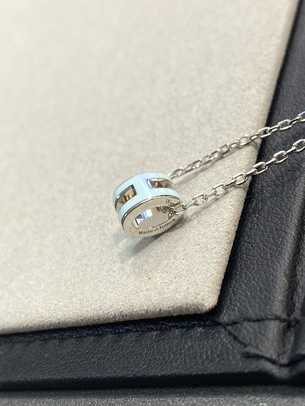 Mysitc POP H LIGHT BLUE NECKLACE