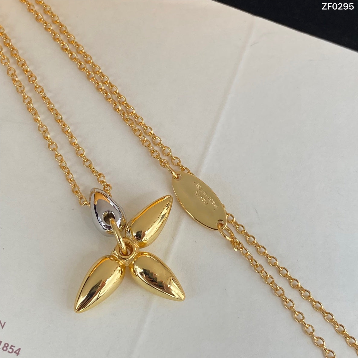 Mysitc LOUISETTE PEDANT GOLD NECKLACE
