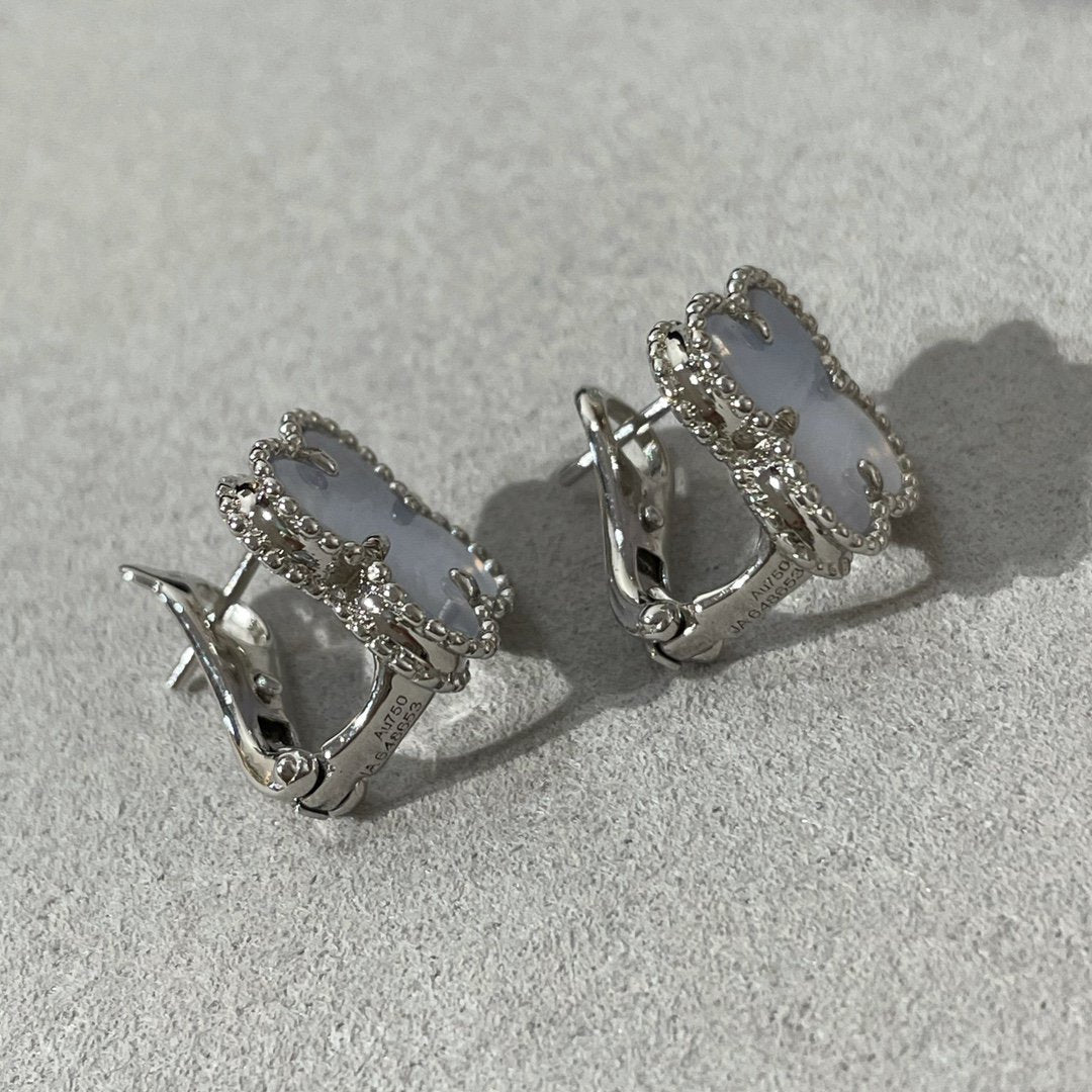 Mysitc CLOVER CHALCEDONY SILVER STUD EARRINGS