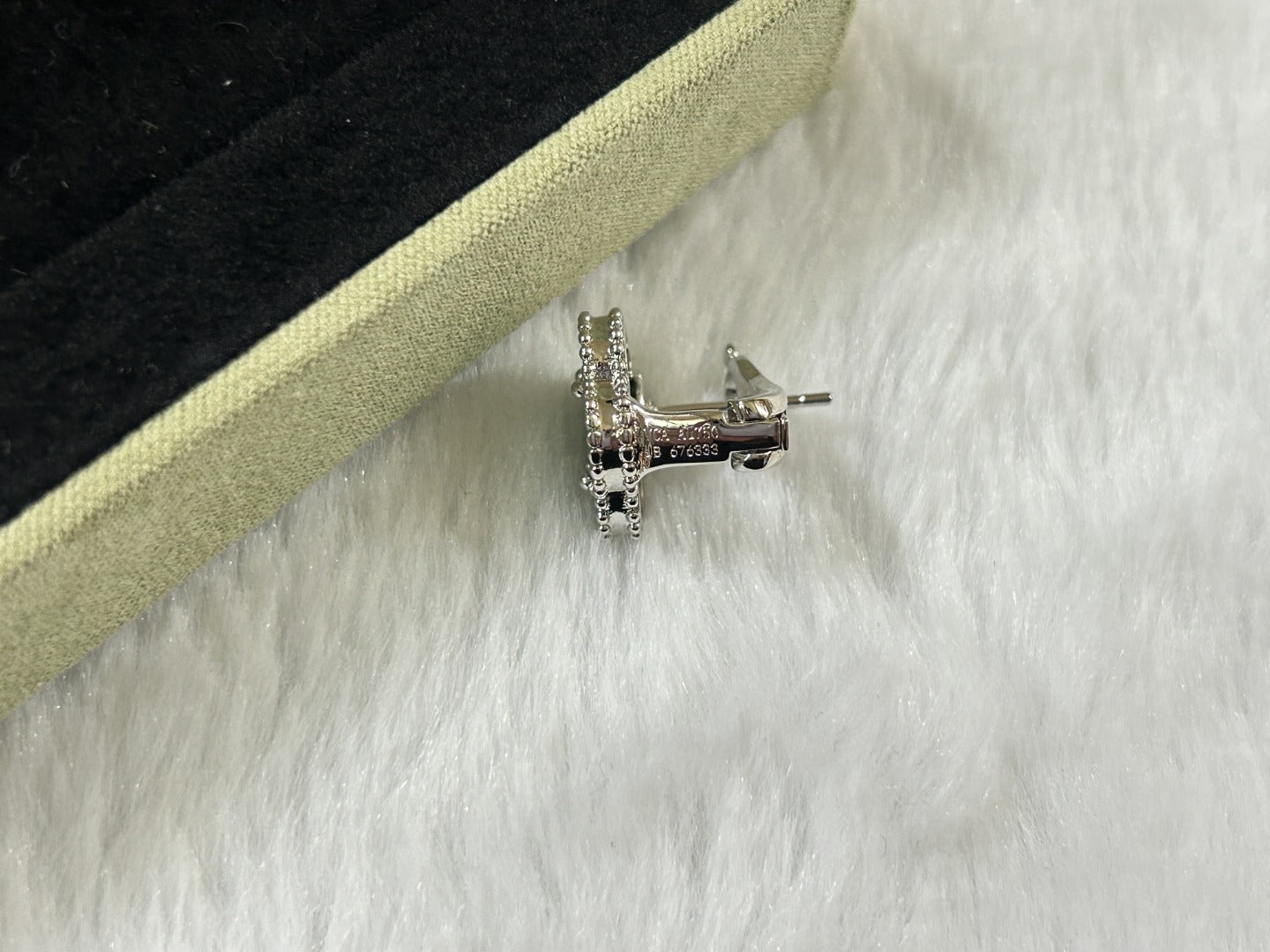 Mysitc CLOVER PIETERSITE MEDIUM STUD EARRINGS