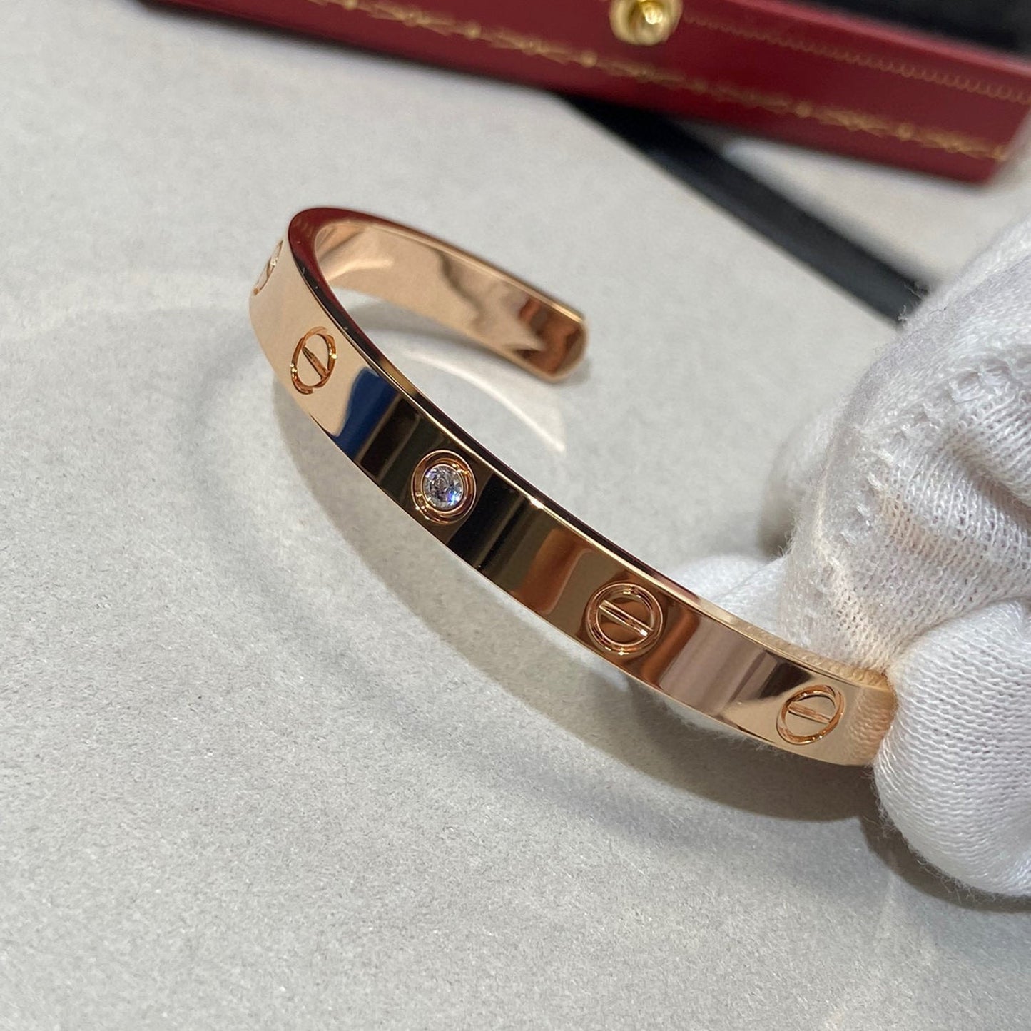 ミスティック ラブブレスレット 6.1mm 1ダイヤ オープンカフ