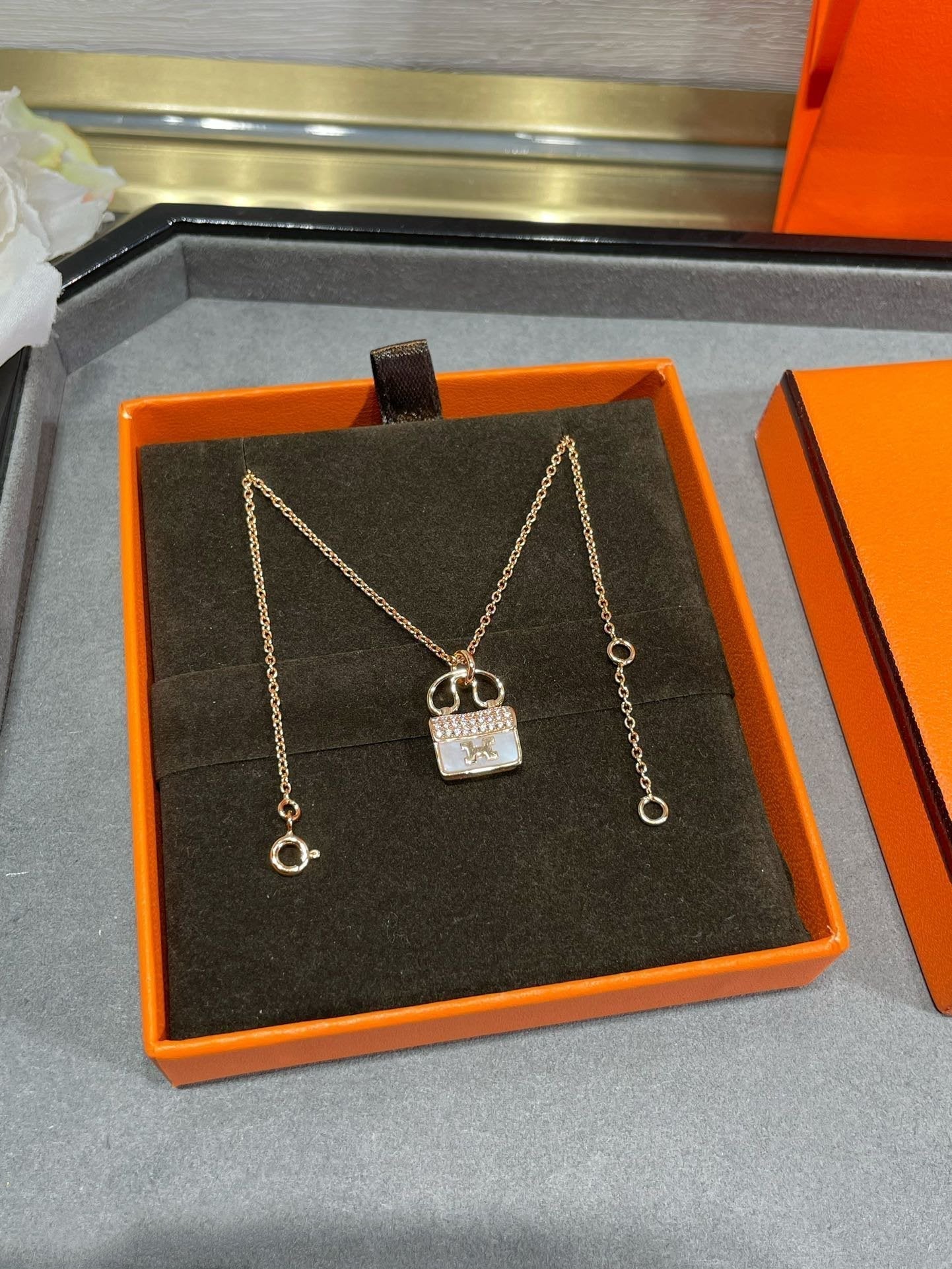 Mysitc H CIRCE MOISSANITE PENDANT NECKLACE GOLD