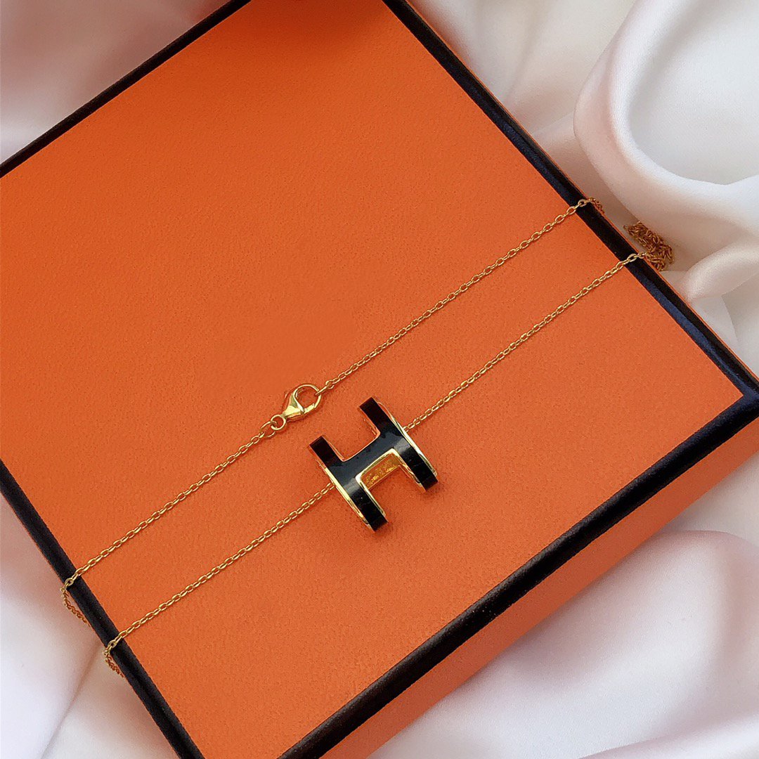 Mysitc HM CLIC BLACK ENAMEL GOLD NECKLACE
