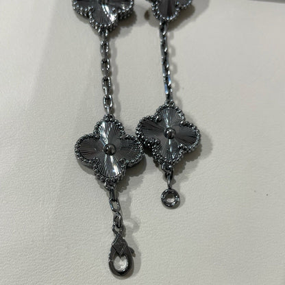 [Mysitc ]New CLOVER 5 MOTIF BLACK BRACELET