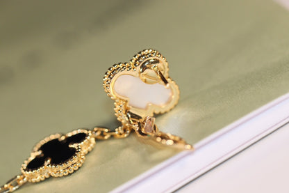 Mysitc CLOVER EARRINGS GOLD ONYX MOP 3 MOTIF