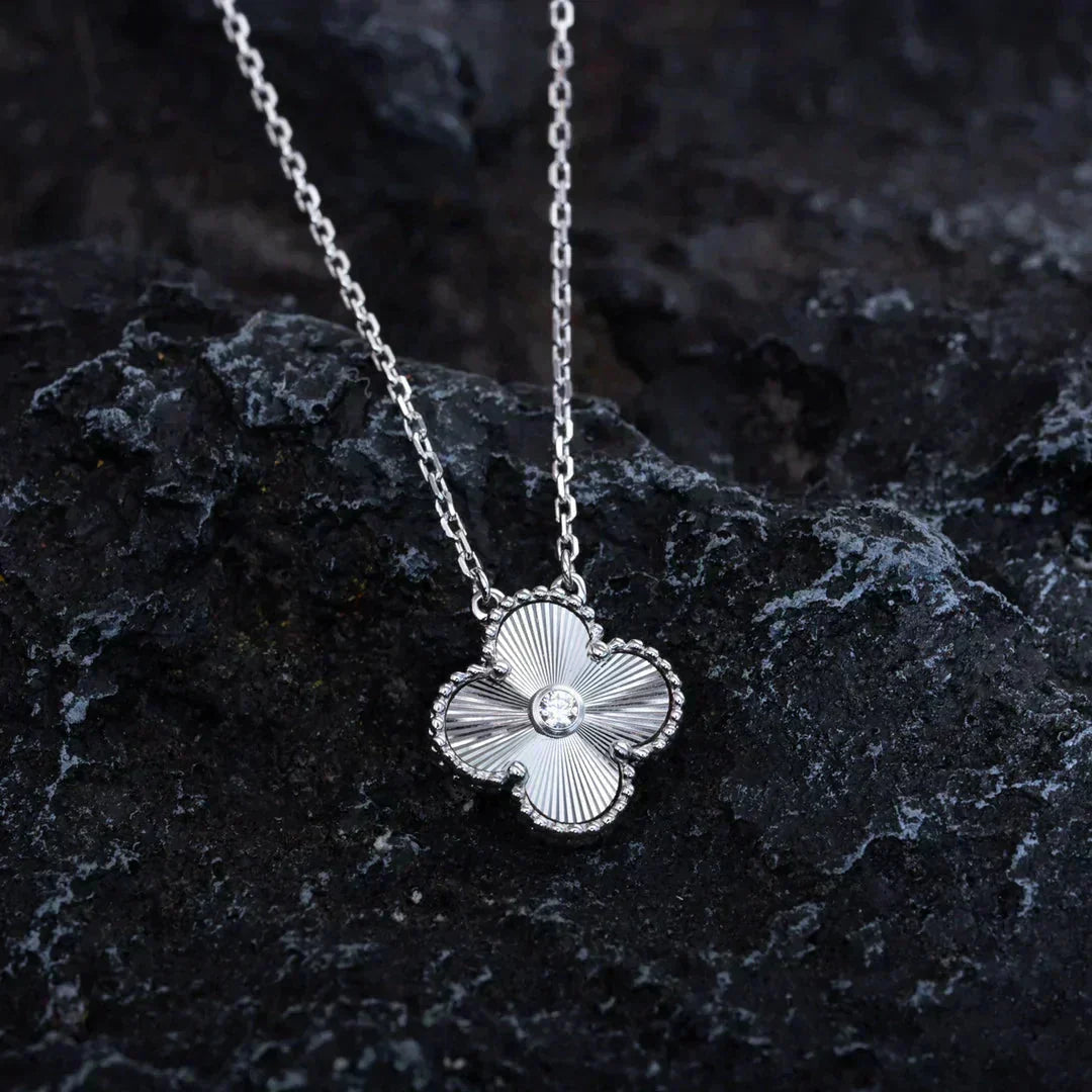 Mysitc CLOVER  15MM DIAMOND LASER NECKLACE SILVER