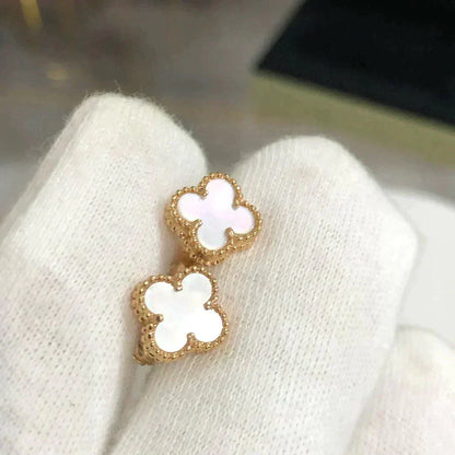 Mysitc CLOVER MINI 9.5MM WHITE MOP EARRINGS
