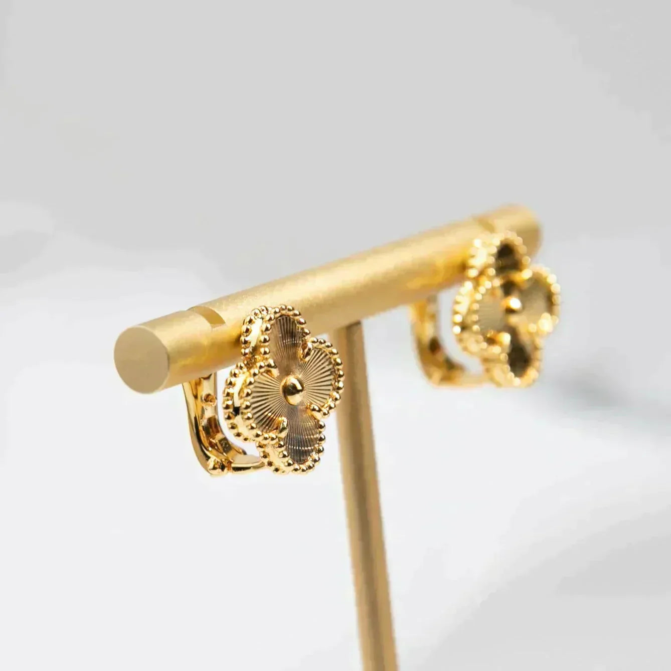 Mysitc CLOVER MEDIUM 1 MOTIFS LASER EARRINGS