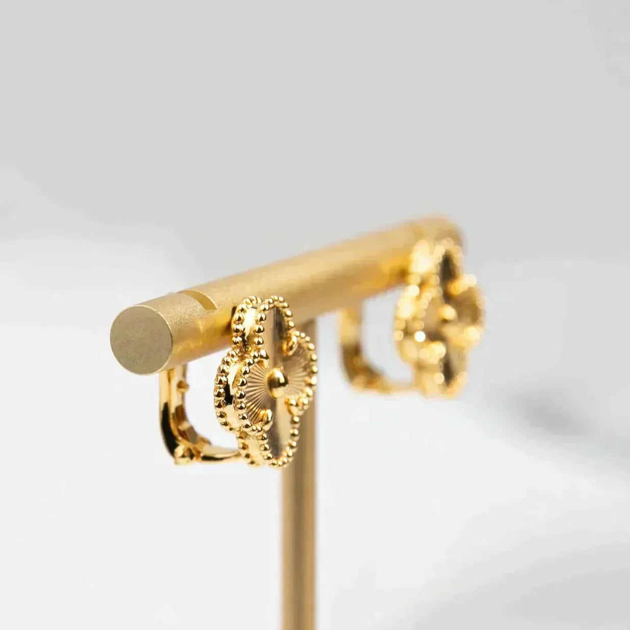 Mysitc CLOVER MEDIUM 1 MOTIFS LASER EARRINGS