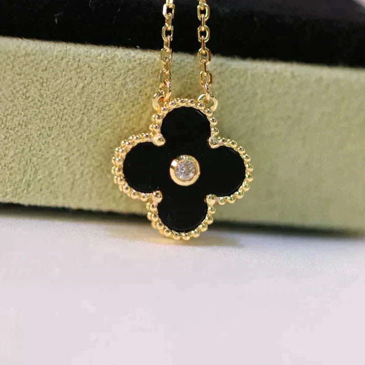Mysitc CLOVER 15MM DIAMOND ONYX NECKLACE