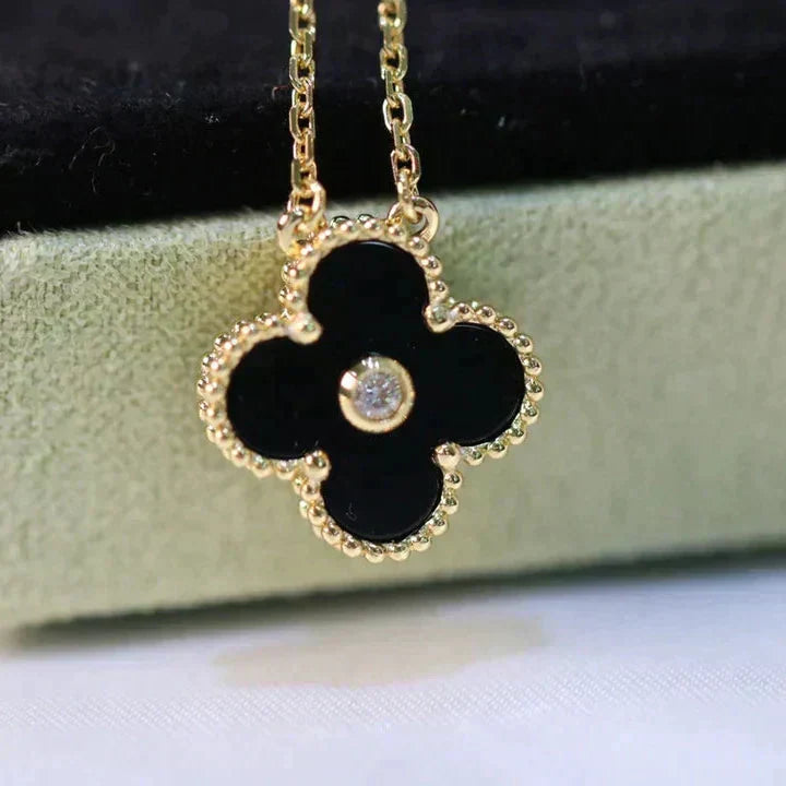 Mysitc CLOVER 15MM DIAMOND ONYX NECKLACE