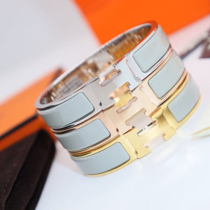 Mysitc H LIGHT BLUE BRACELET