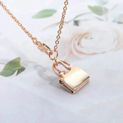 Mysitc AMULETTE PEDANT ROSE GOLD NECKLACE