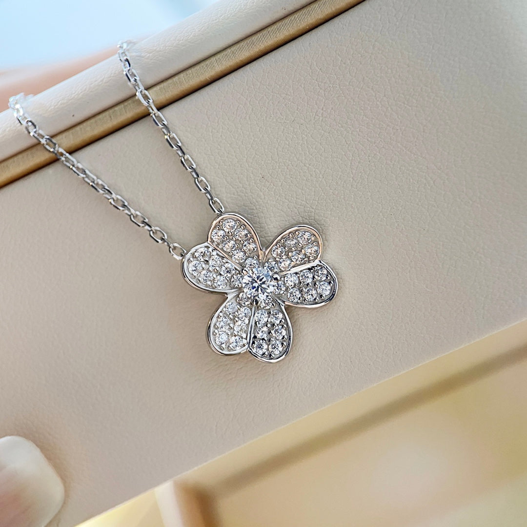 Mysitc CLOVER DIAMOND NECKLACE SILVER