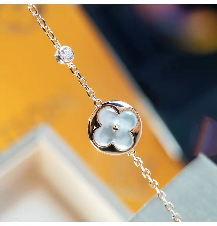 Mysitc SUN MOP GOLD 1 DIAMOND NECKLACE