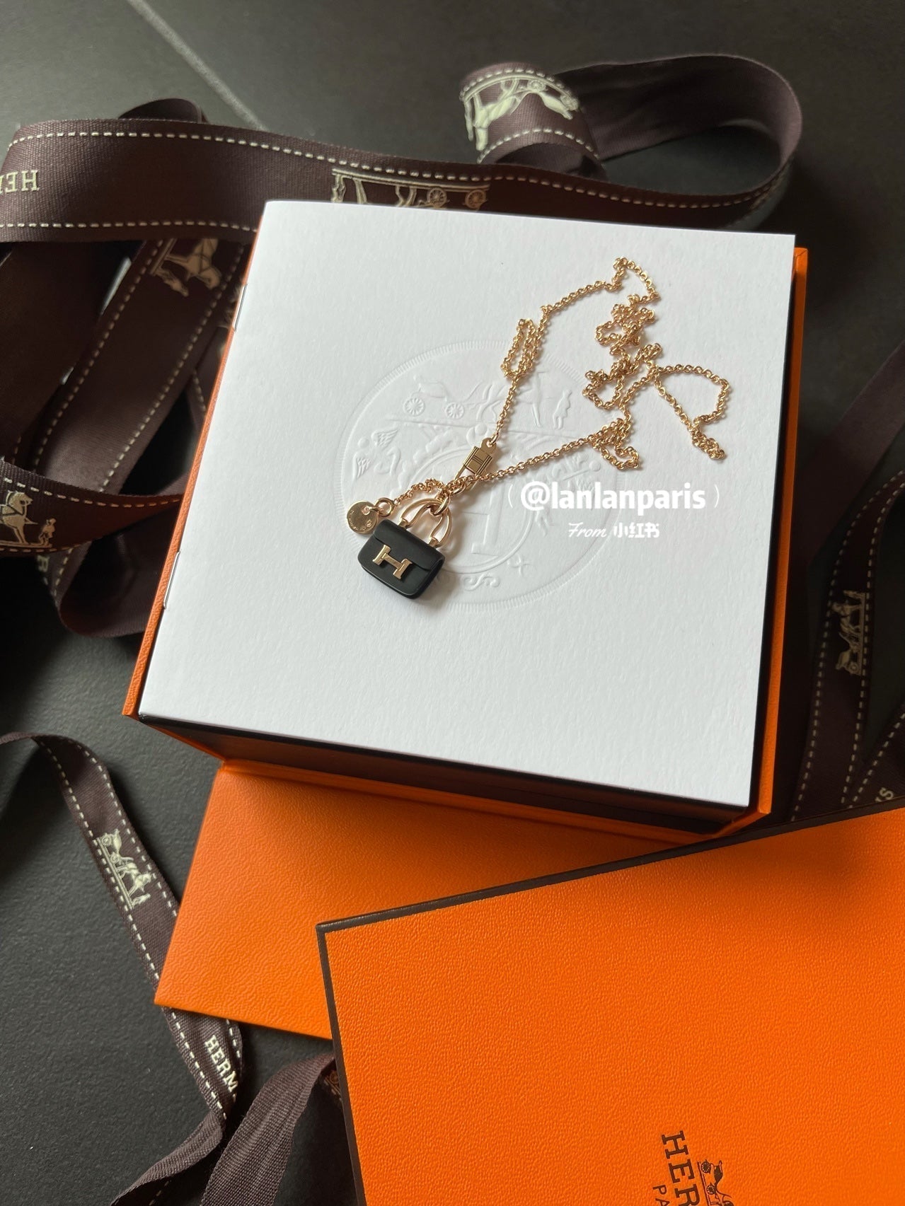 Mysitc CONSTANCE BLACK PEDANT PINK GOLD NECKLACE