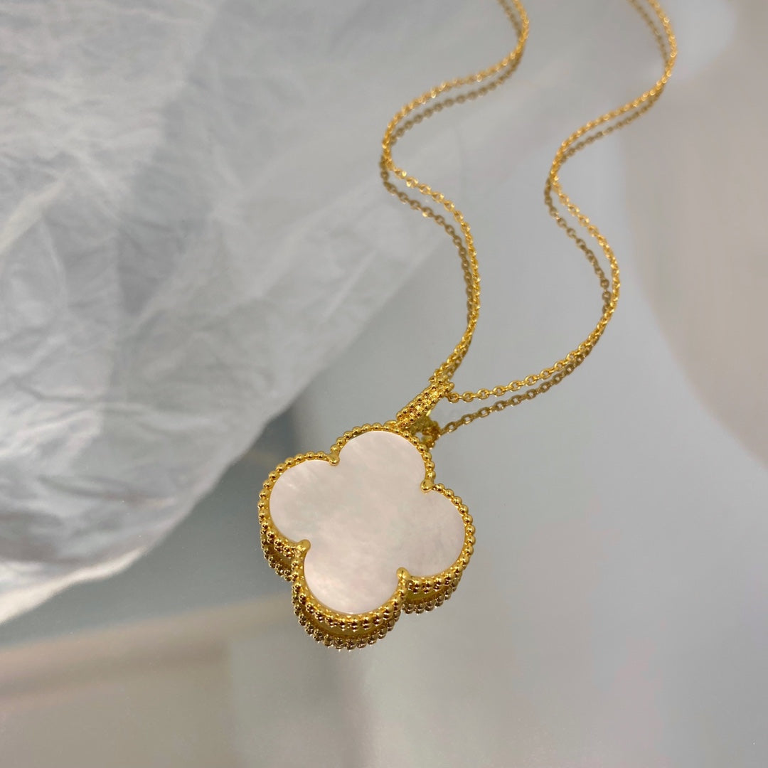 Mysitc CLOVER 25MM MOP LARGE PENDANT NECKLACE