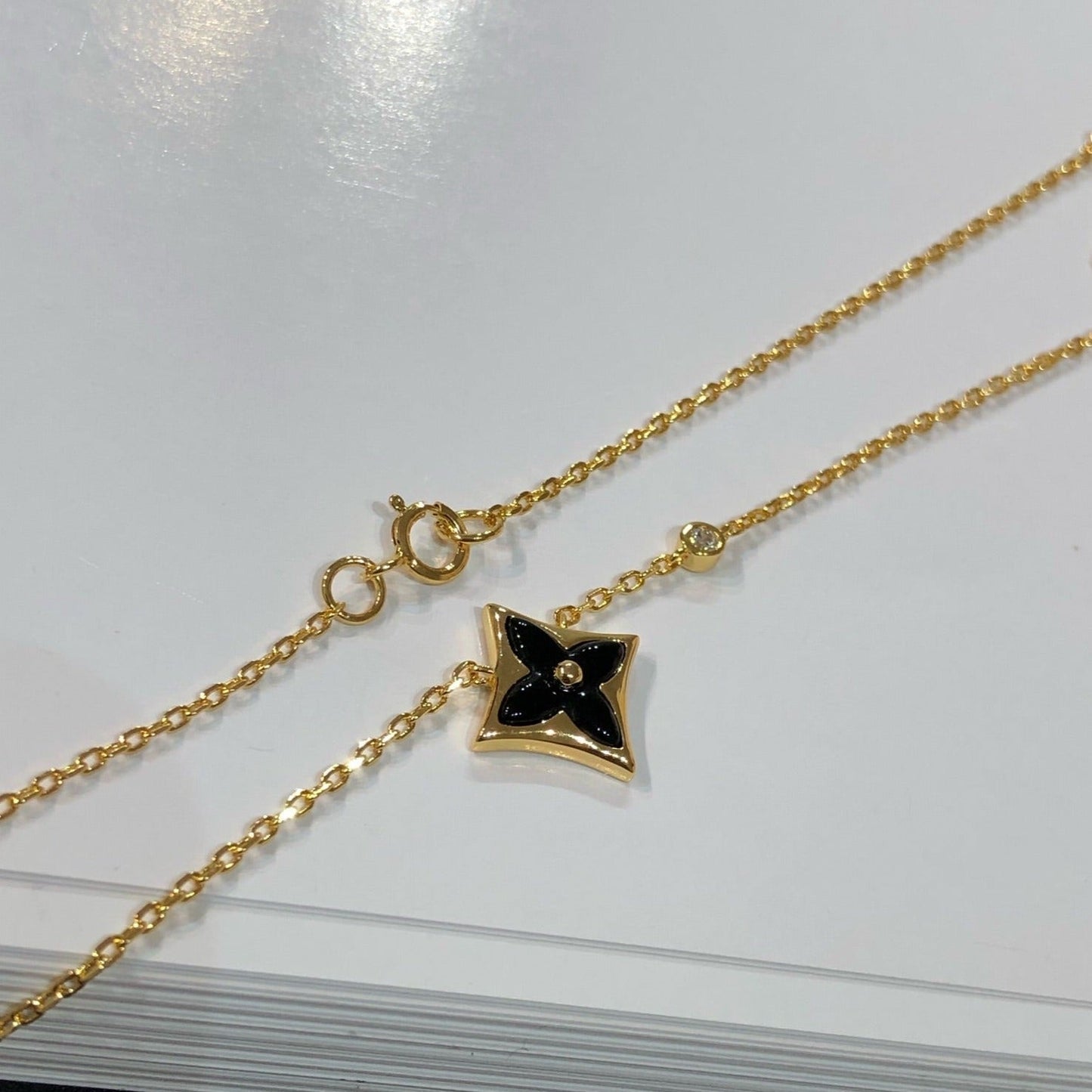 Mysitc STAR BLACK MOP NECKLACE