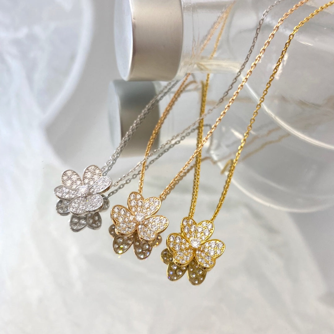 Mysitc FLOWER DIAMOND NECKLACE
