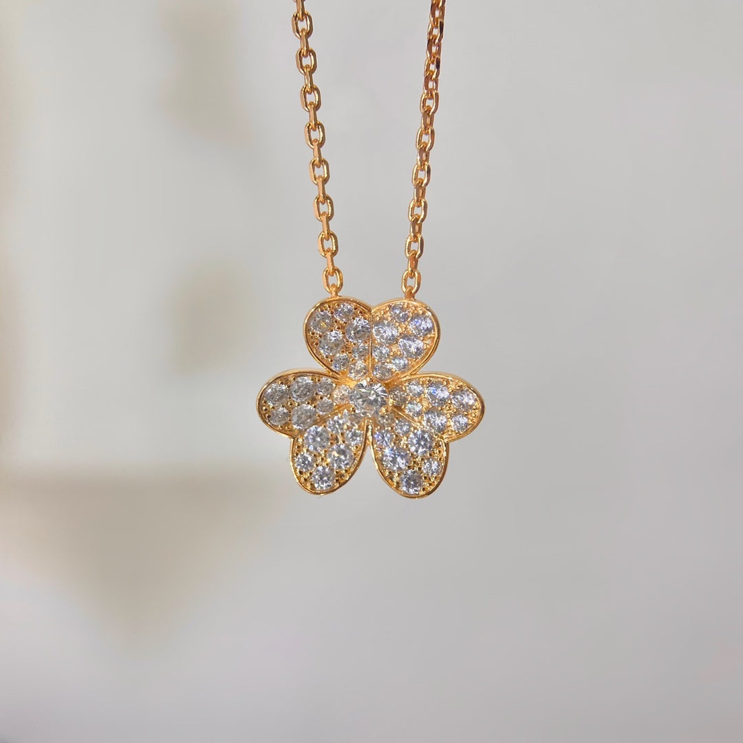 Mysitc FLOWER DIAMOND NECKLACE
