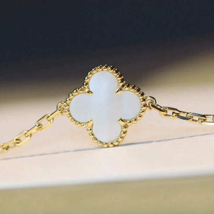 Mysitc CLOVER 20 MOTIFS WHITE MOP NECKLACE