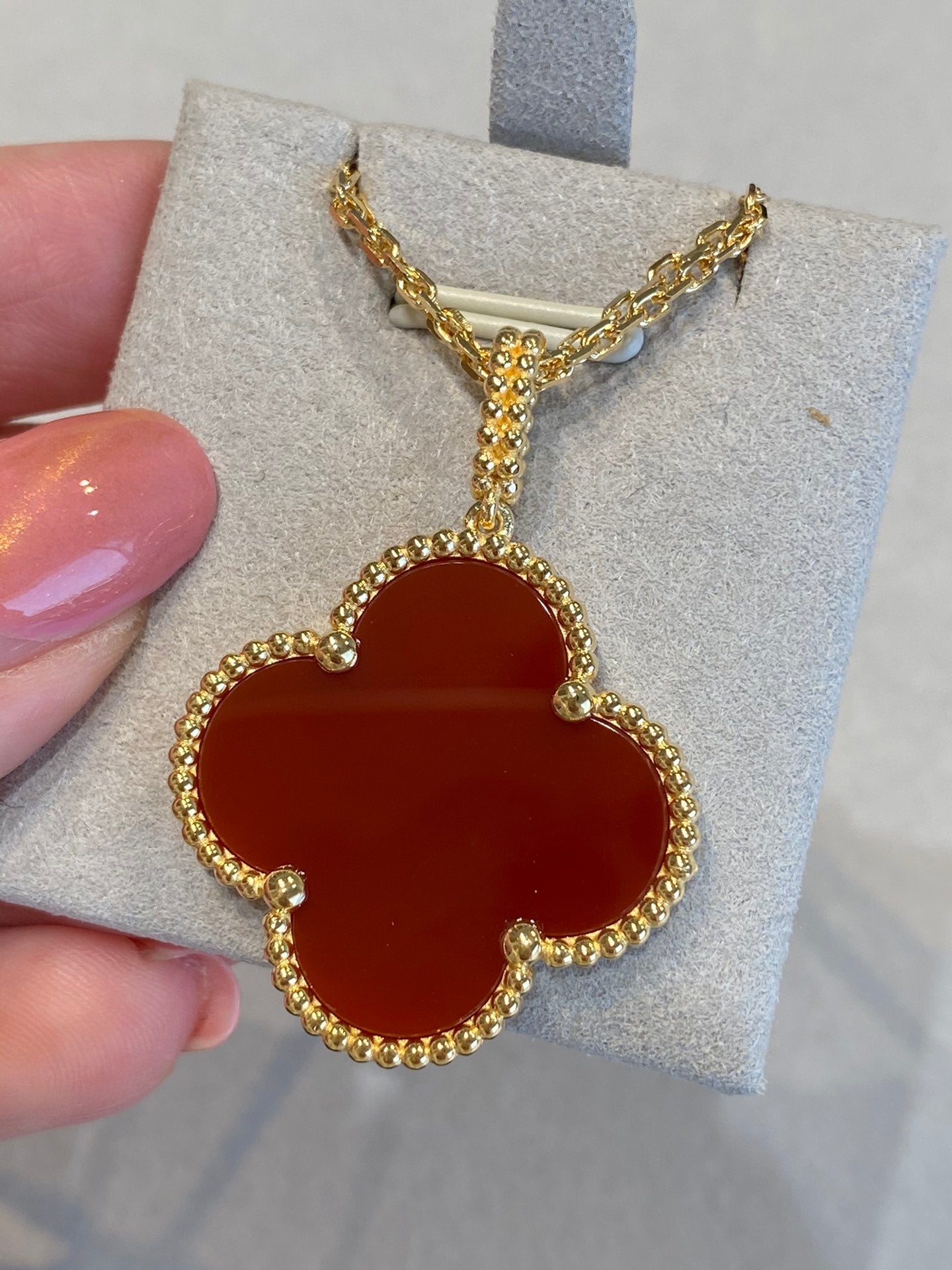 Mysitc CLOVER 25MM NECKLACE GOLD CARNELIAN