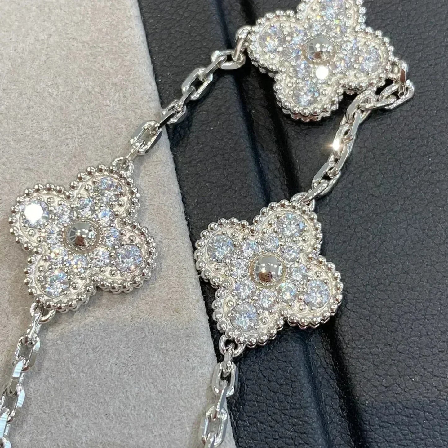 [Mysitc ] New  CLOVER 5 MOTIF FULL DIAMOND BRACELET COLLECTION