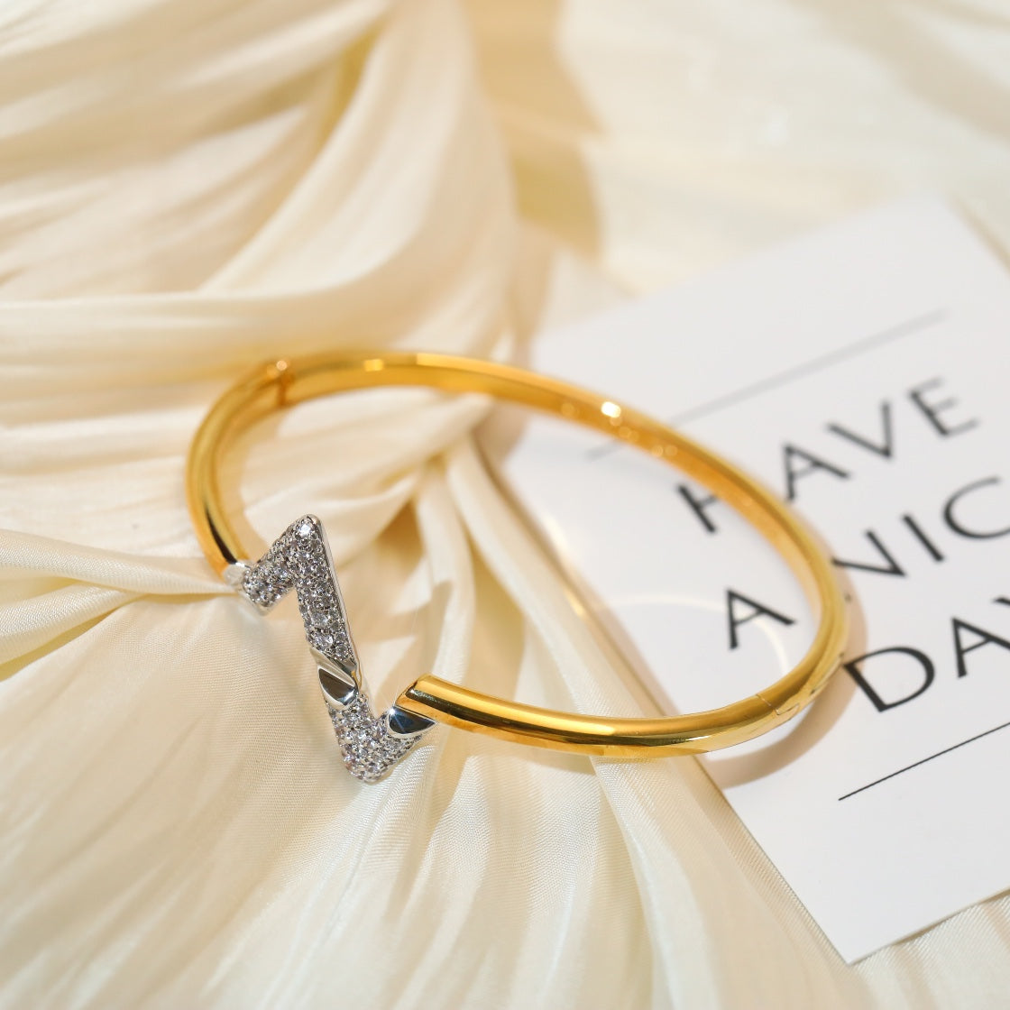 Mystic VOLTE UPSIDE DOWN GOLD DIAMOND BRACELET
