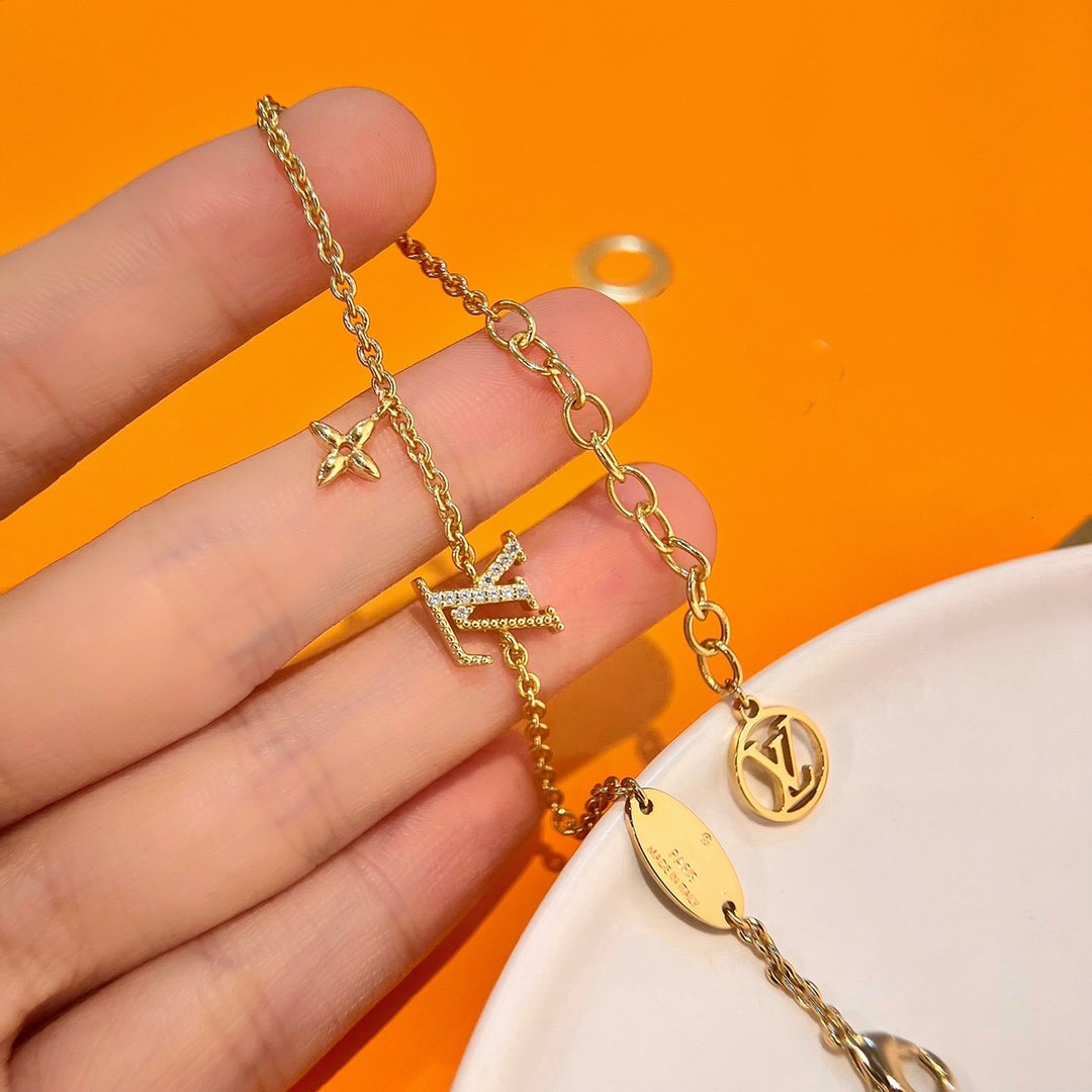 Mysitc LOGO STAR MOTIF GOLD BRACELET