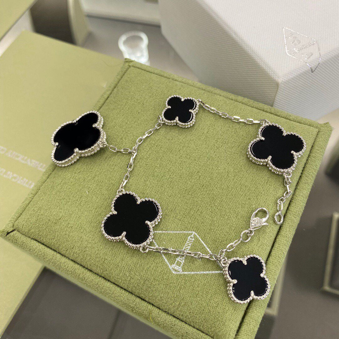 Mysitc CLOVER 5 MOTIFS SIVLER ONYX BRACELET