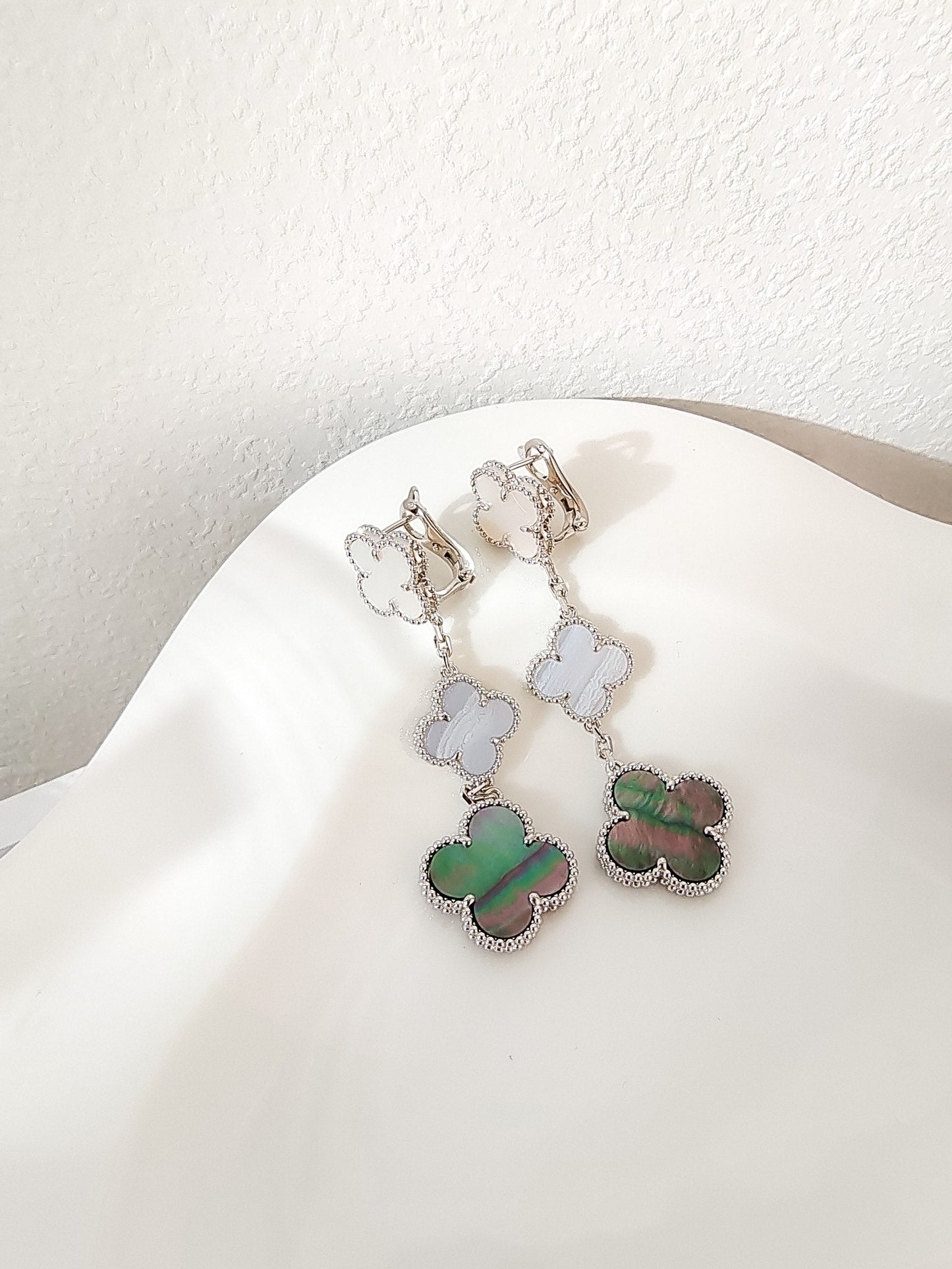 Mysitc CLOVER 3 MOTIFS CHALCEDONY DARK MOP SILVER EARRINGS