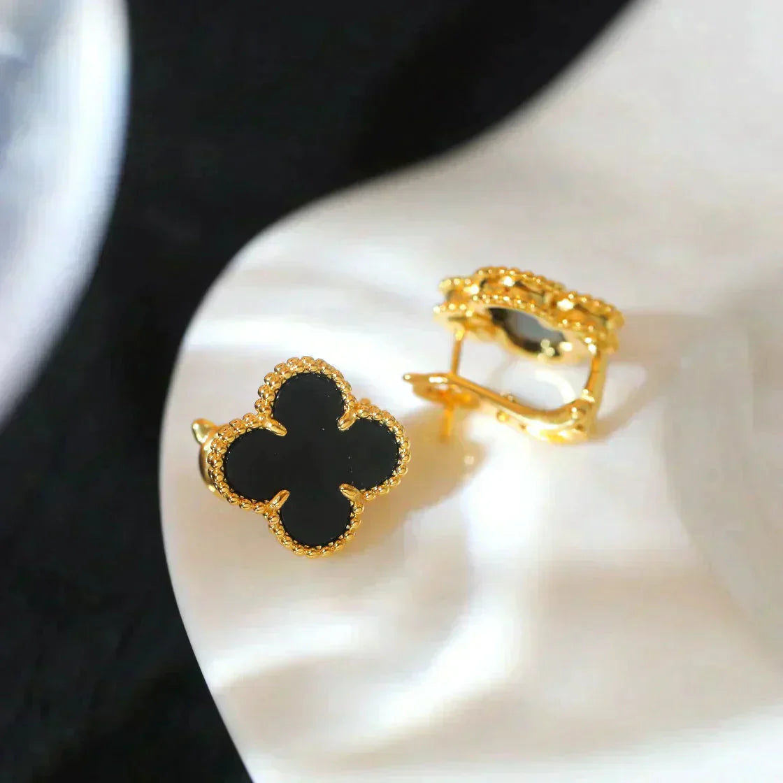 Mysitc CLOVER MEDIUM 1 MOTIFS  ONYX STUD EARRINGS