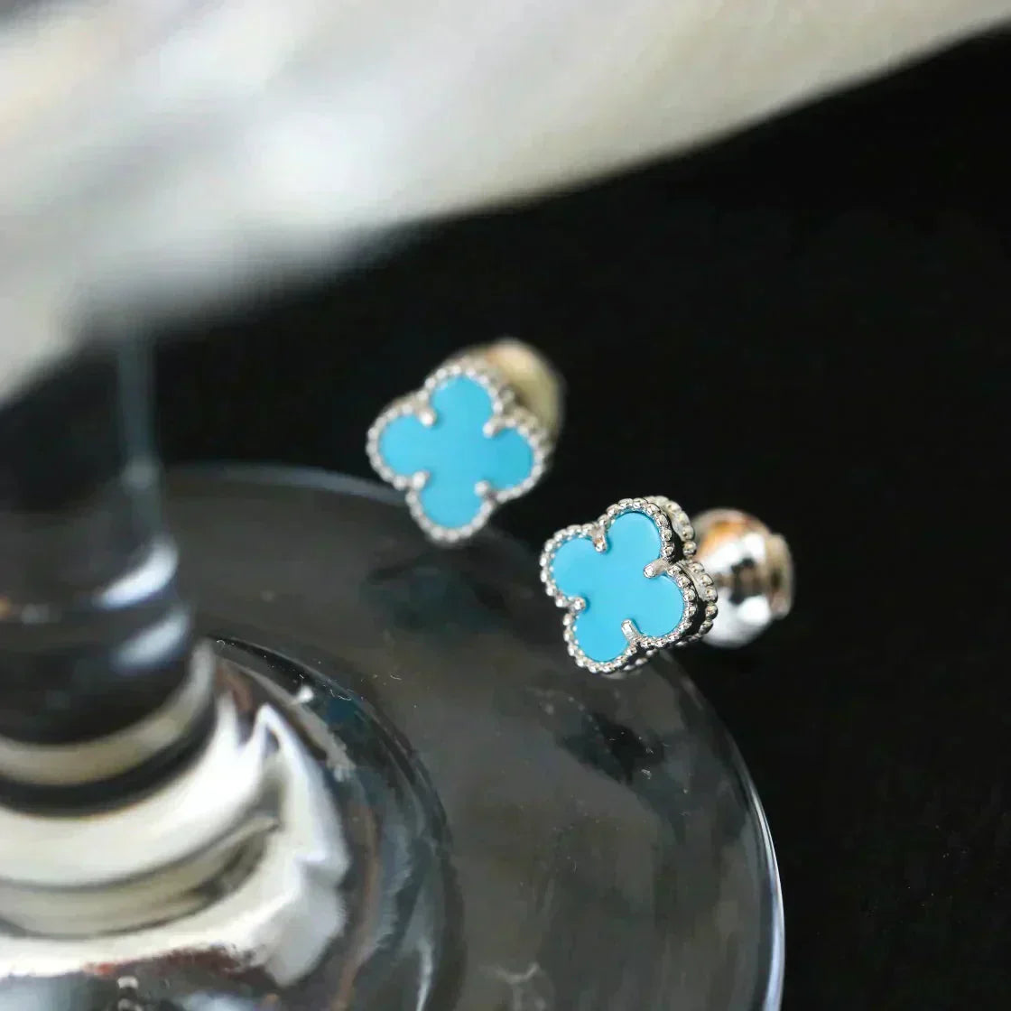 Mysitc CLOVER MINI 9.5MM ONYX STUD EARRINGS SILVER