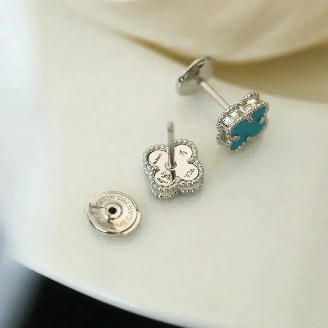 Mysitc CLOVER MINI 9.5MM ONYX STUD EARRINGS SILVER