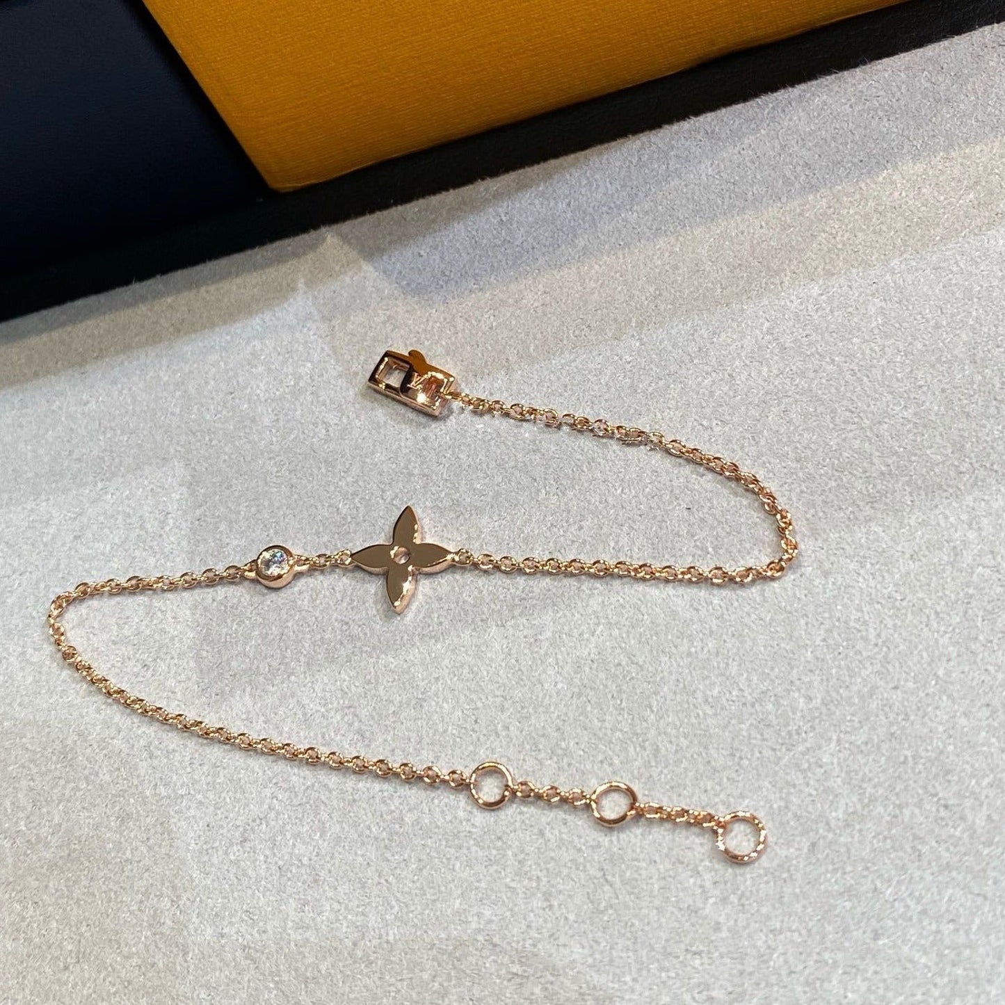 Mysitc STAR DIAMOND PINK GOLD BRACELET