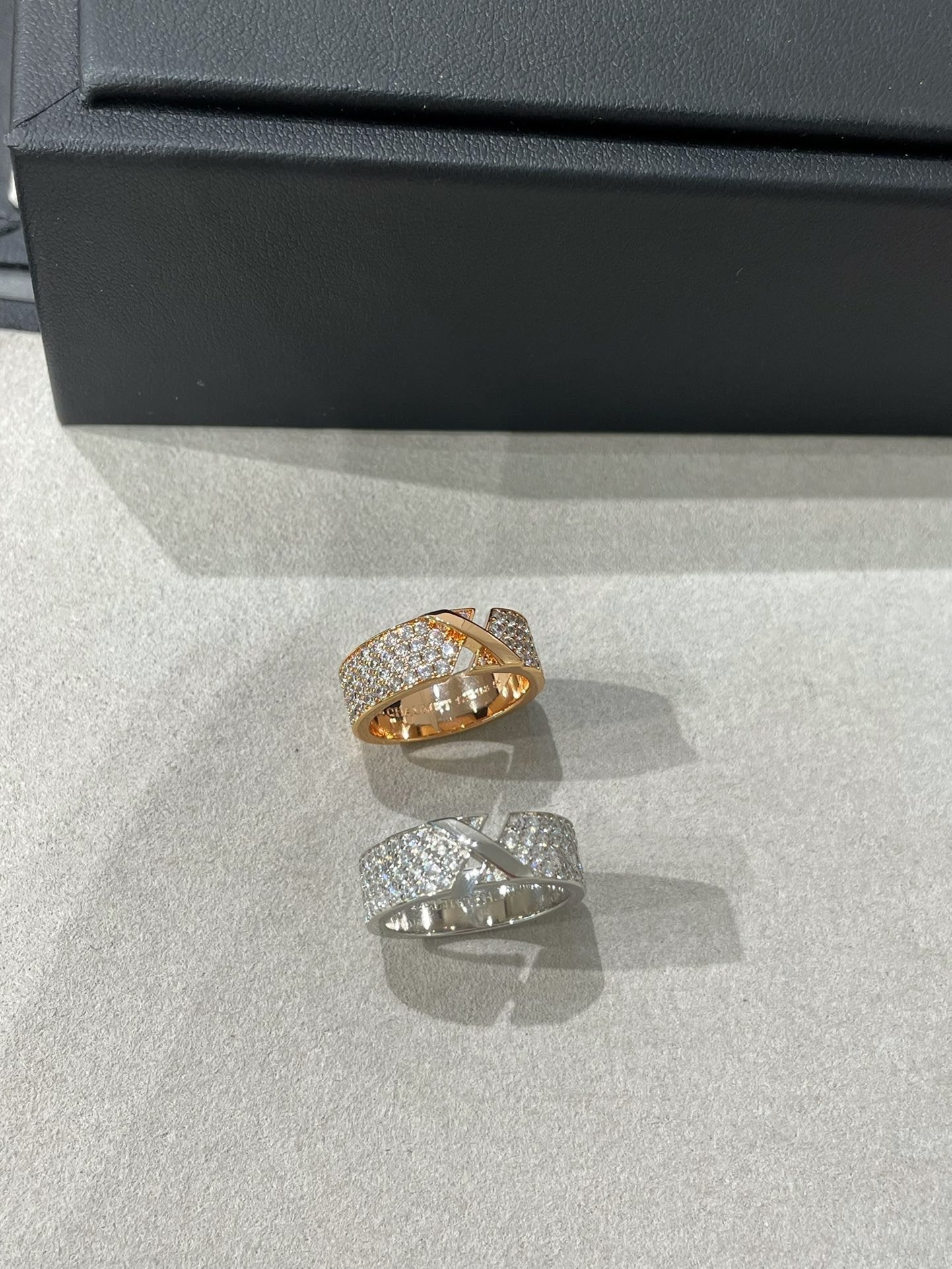 Mystische LIENS EVIDENCE DIAMANT BESETZTER RING