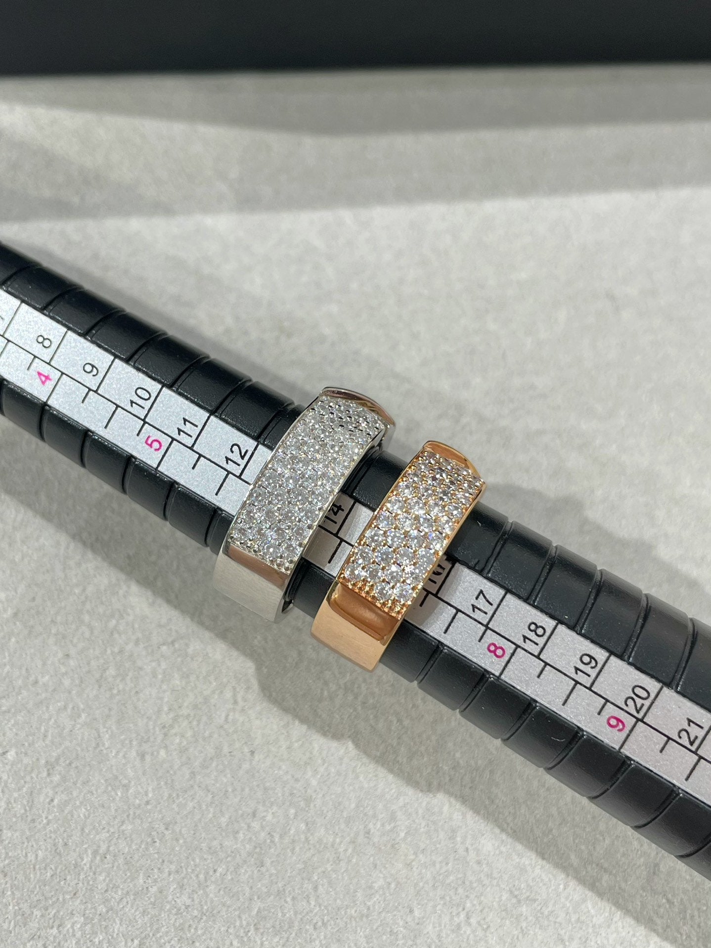 Mystische LIENS EVIDENCE DIAMANT BESETZTER RING