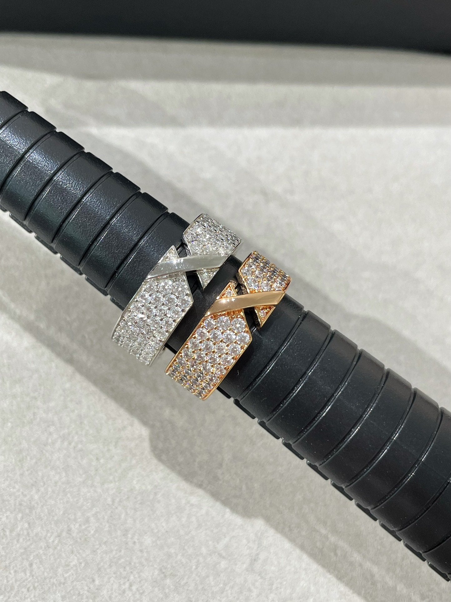 Mystische LIENS EVIDENCE DIAMANT BESETZTER RING