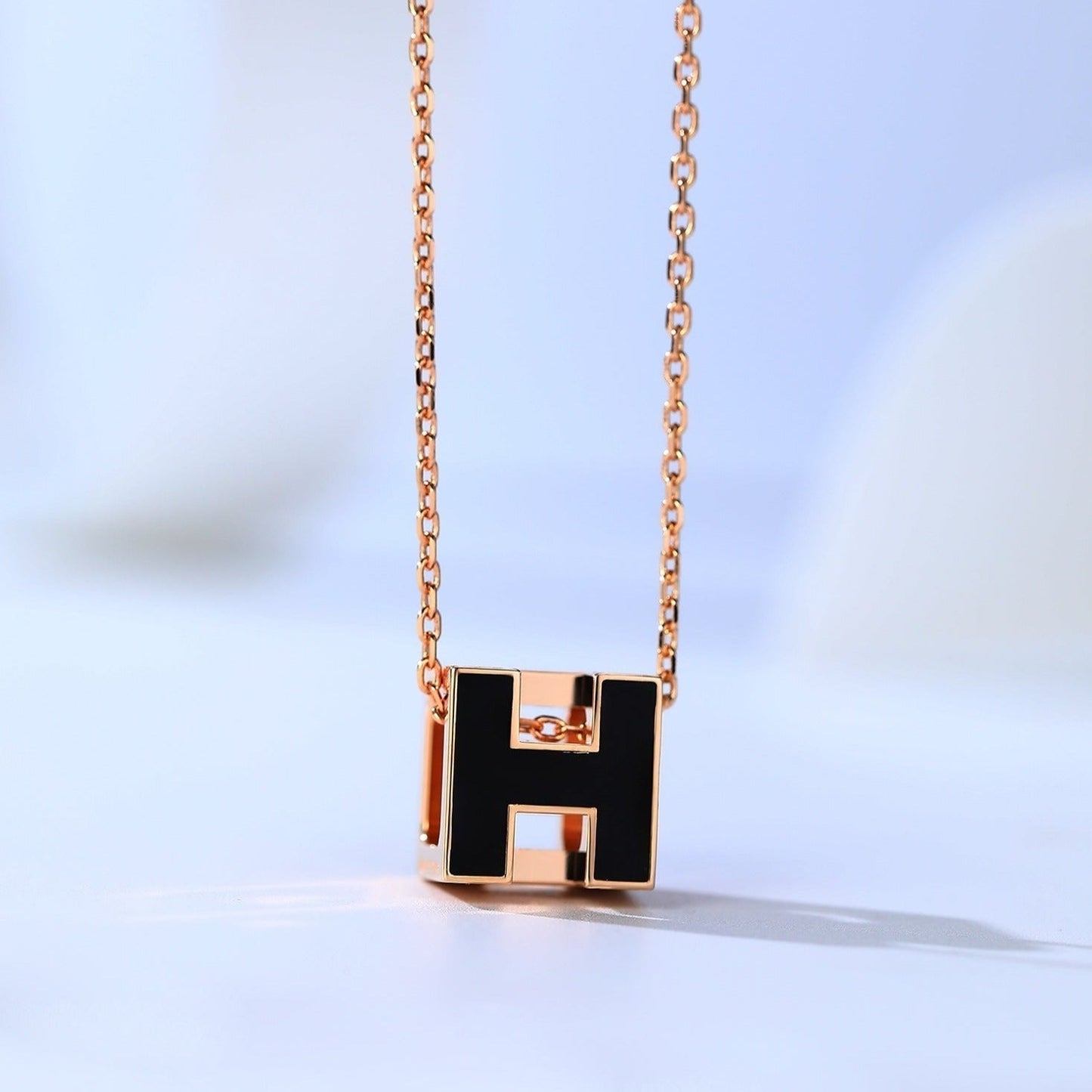 Mysitc H CAGE PINK GOLD NECKLACE