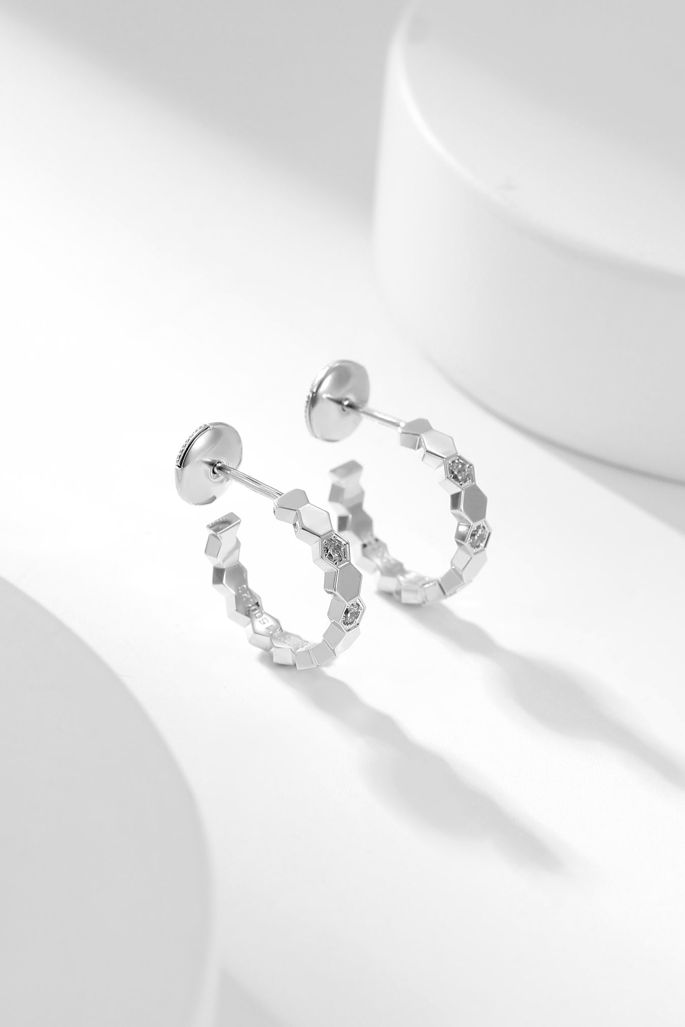 Mysitc BEE LOVE DIAMOND HOOP EARRINGS