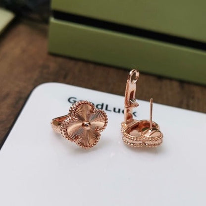 Mysitc CLOVER MEDIUM STUD EARRINGS