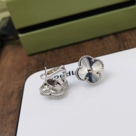 Mysitc CLOVER MEDIUM STUD EARRINGS