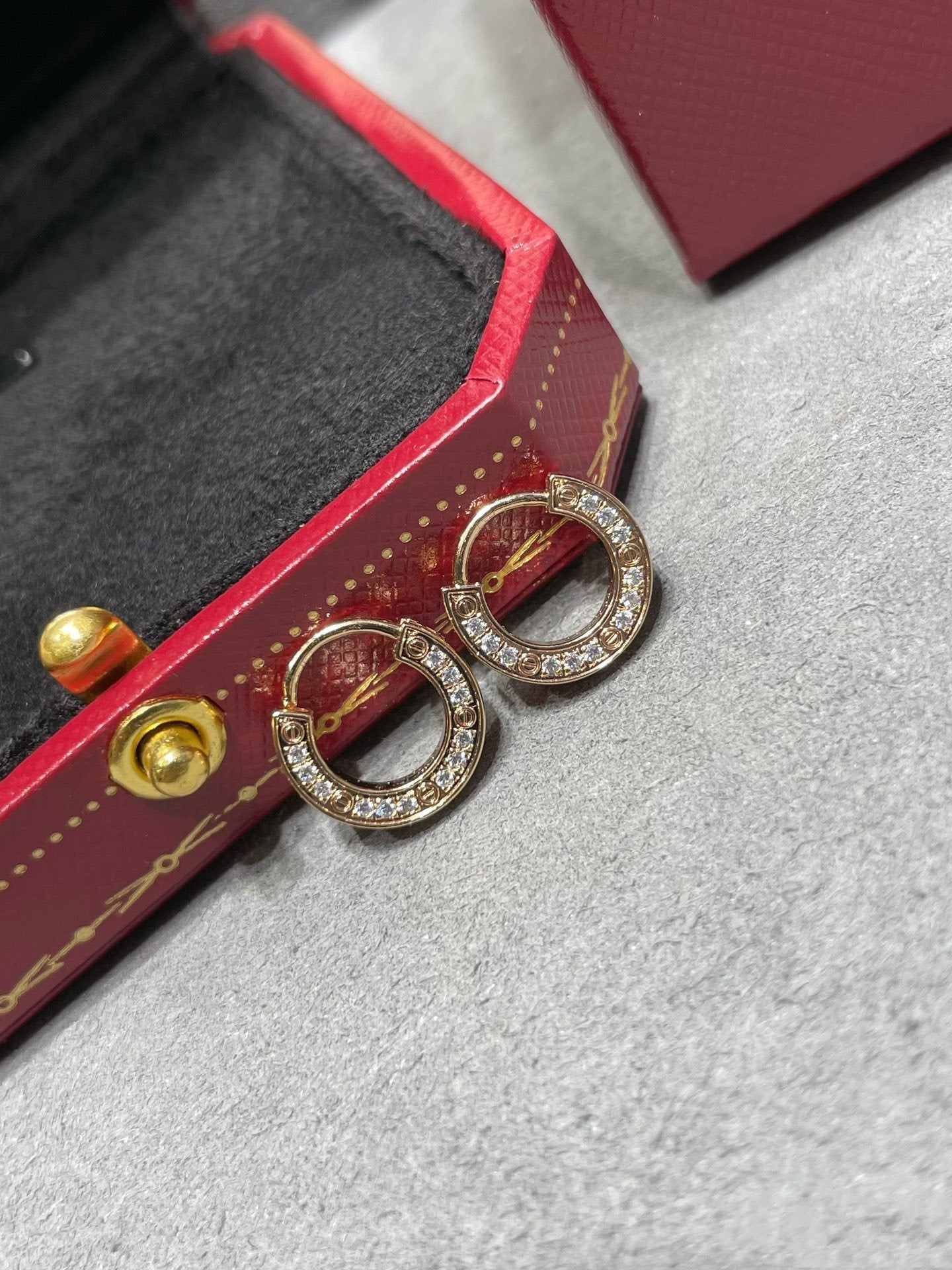 Mysitc LOVE DIAMOND EARRINGS