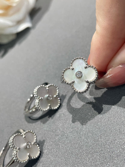 Mysitc CLOVER SILVER MOP DIAMOND RING