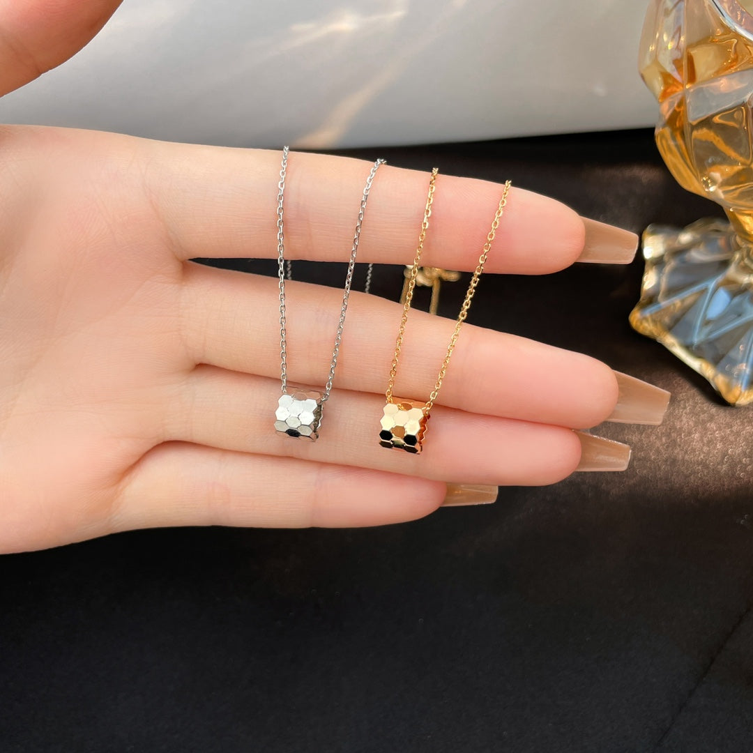 Mysitc BEE MINI NECKLACE