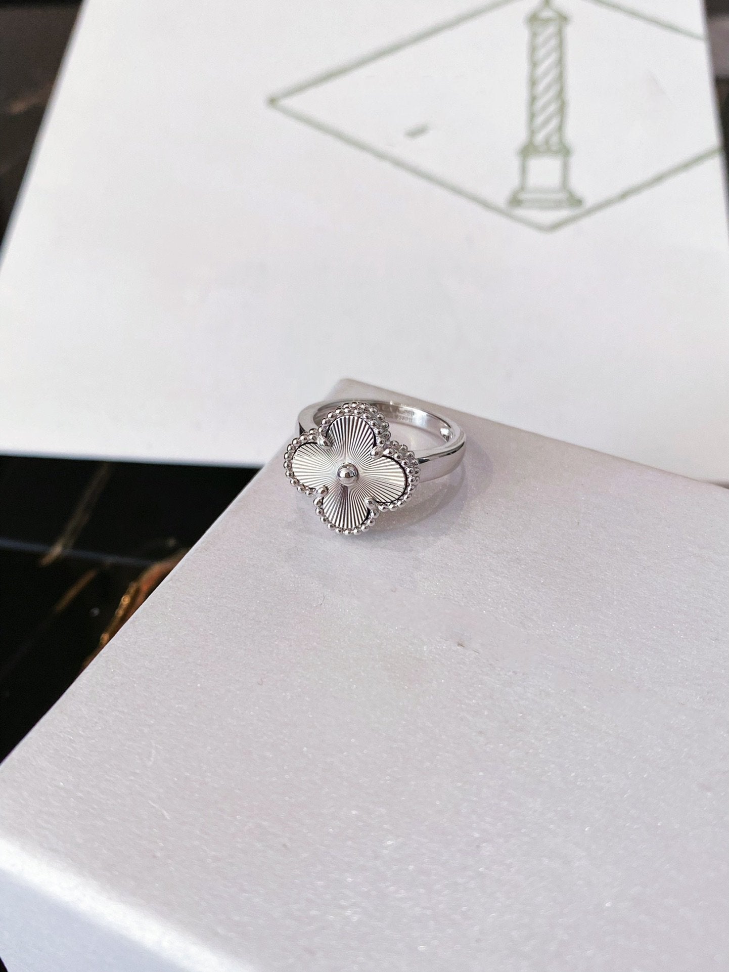 Mysitc CLOVER SILVER RING