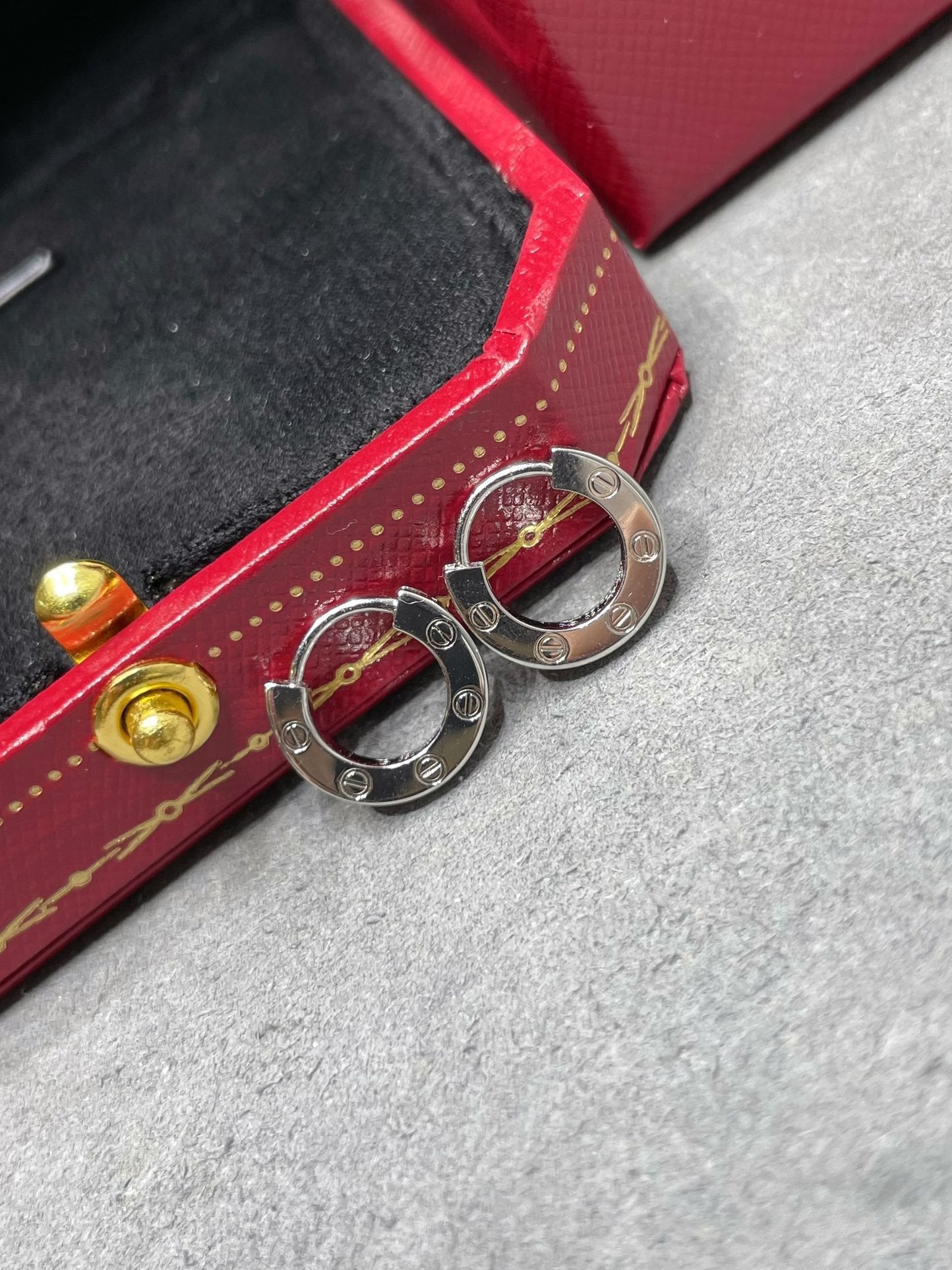 Mysitc LOVE MINI EARRINGS