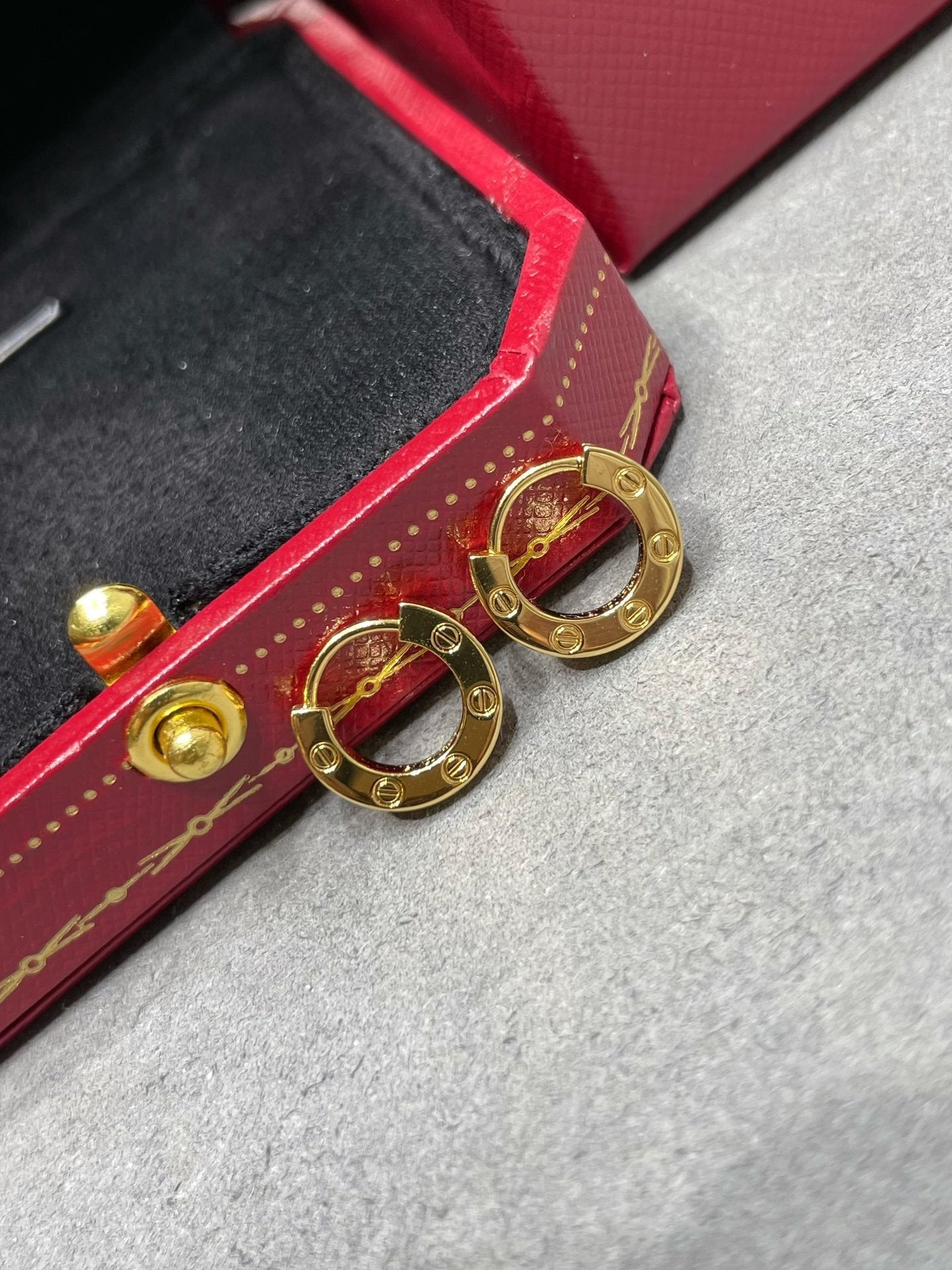 Mysitc LOVE MINI EARRINGS
